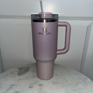 Stanley Lavender Tumbler with Handle and Straw
Used- Good Condition